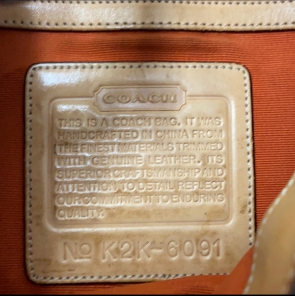 Coach Signature Hamptons Bag K2K-6091 - Picture 3 of 7